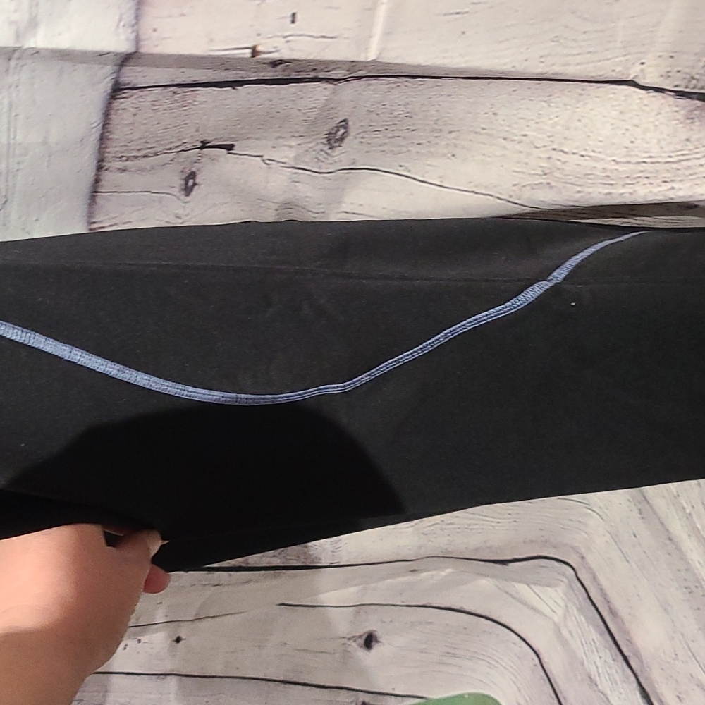 Xersion Performance Wear Set - Picture 5 of 6
